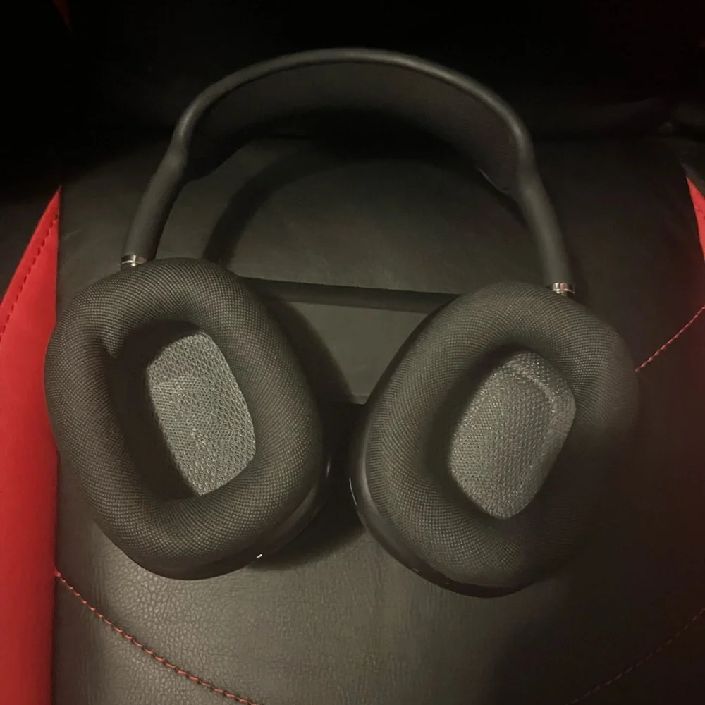 Black Airpod Maxes